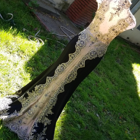 Dresses & Skirts - Elegant formal dress size small